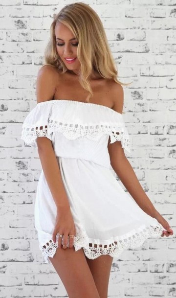 Пляжное платье белое с открытыми плечами, фото