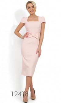 Розовое платье-футляр с бантом на талии Д-576
