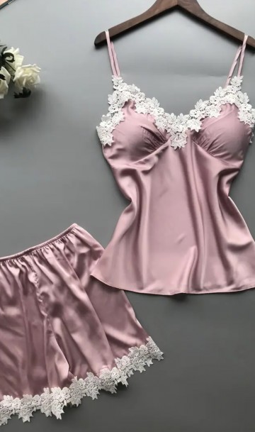 Красивая атласная пижама розовая АТ-1052