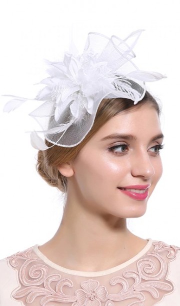 Нарядная женская шляпка белого цвета А-1119