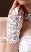 Свадебные перчатки белые с пайеткой А-1027